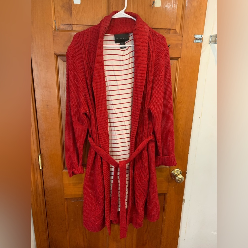 Women’s robe sweater shall w/ tie. Size 1X. Very thick & heavy. Used as a shall